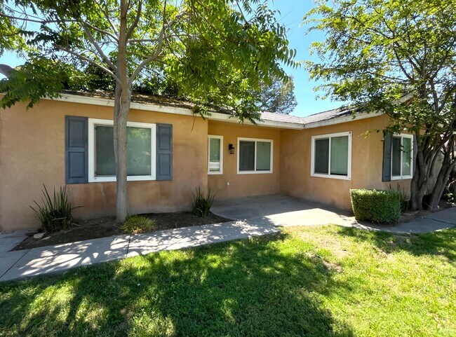 Building Photo - 1629 Kendall Dr
