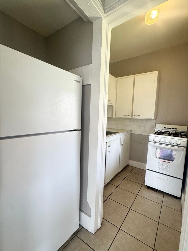 Interior Photo - 1911 Park Ave