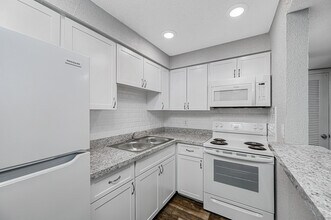 Building Photo - Loft at Third Apartments | Renovated 1 & 2 Bedroom Apartments