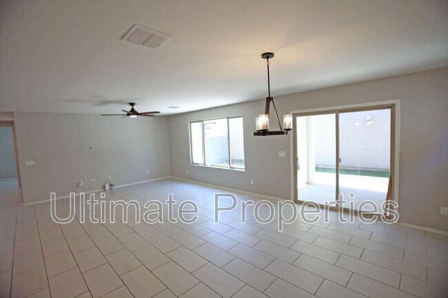 Building Photo - 11694 N 166th Dr