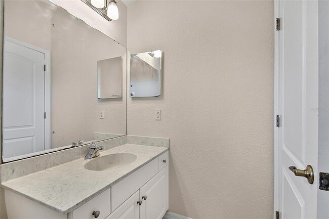 Building Photo - 9 Lytton Ln