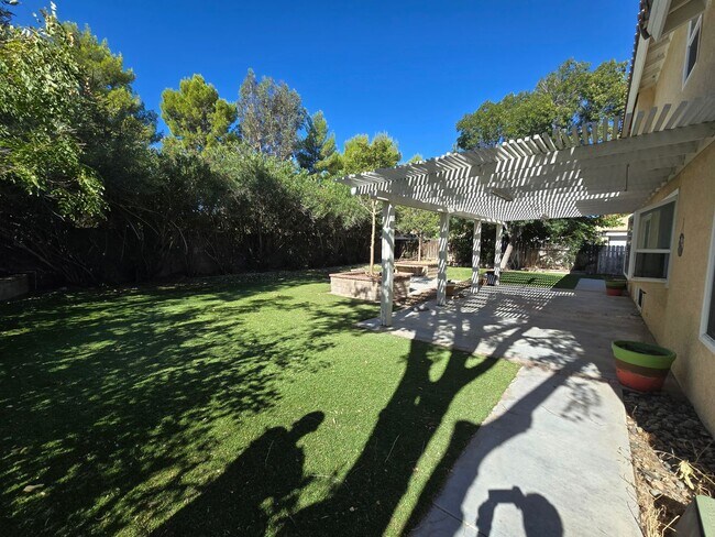 Building Photo - 2602 Overland Ave