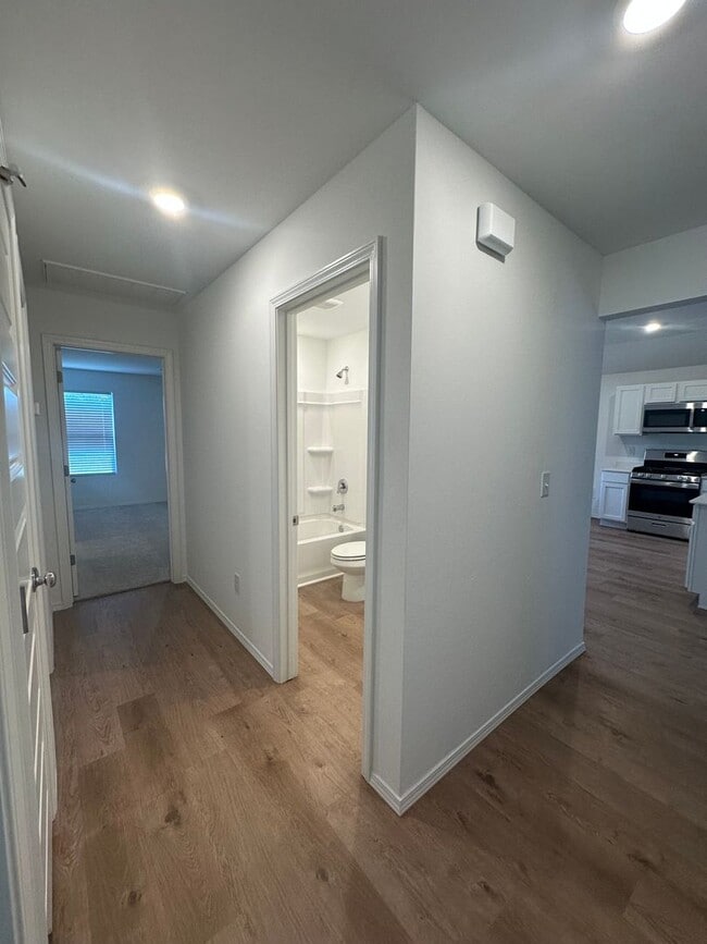 Building Photo - *Newly Built* 3 Bed 2 Bath 2 Car Garage