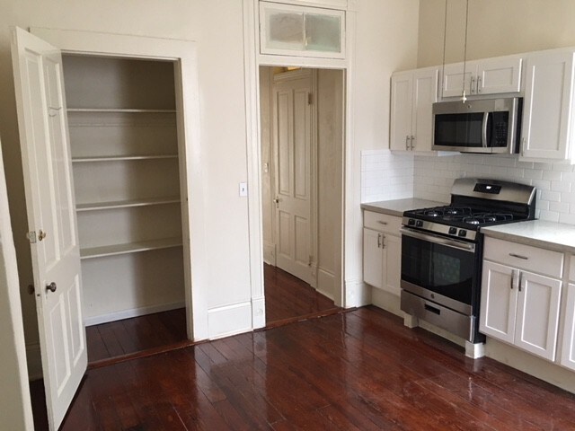 KITCHEN - 8205 Freret St