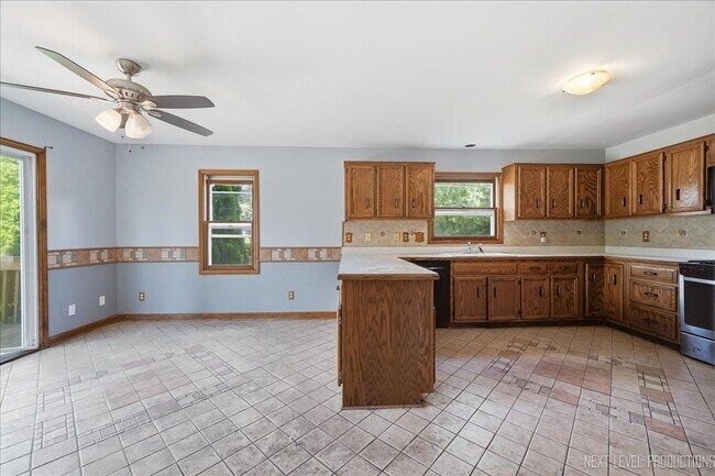 Building Photo - 13 Saddlewood Ct