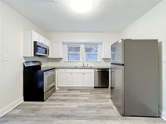 Building Photo - 944 18th Ave S