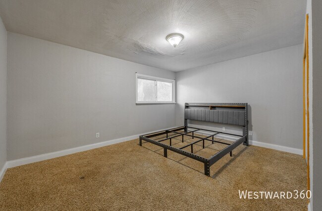 Building Photo - 2221 Belmont Ave