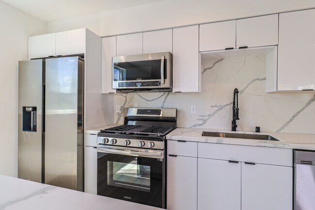 Building Photo - 2419 Carmona Ave