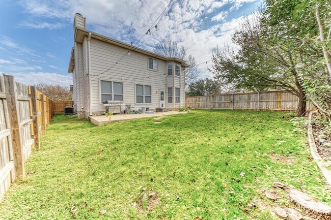 Building Photo - 1901 Avante Dr
