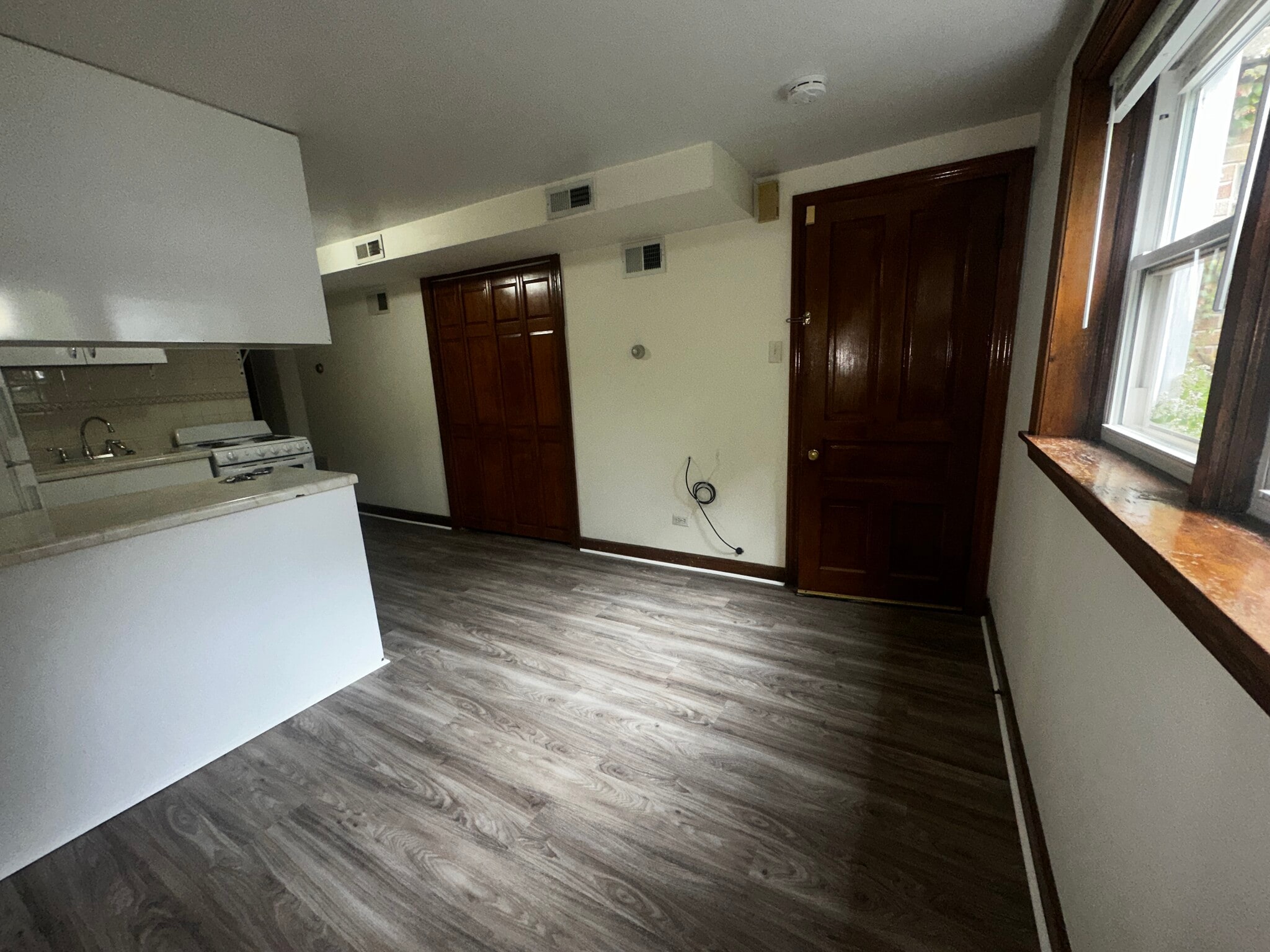 Building Photo - 1328 W Melrose St