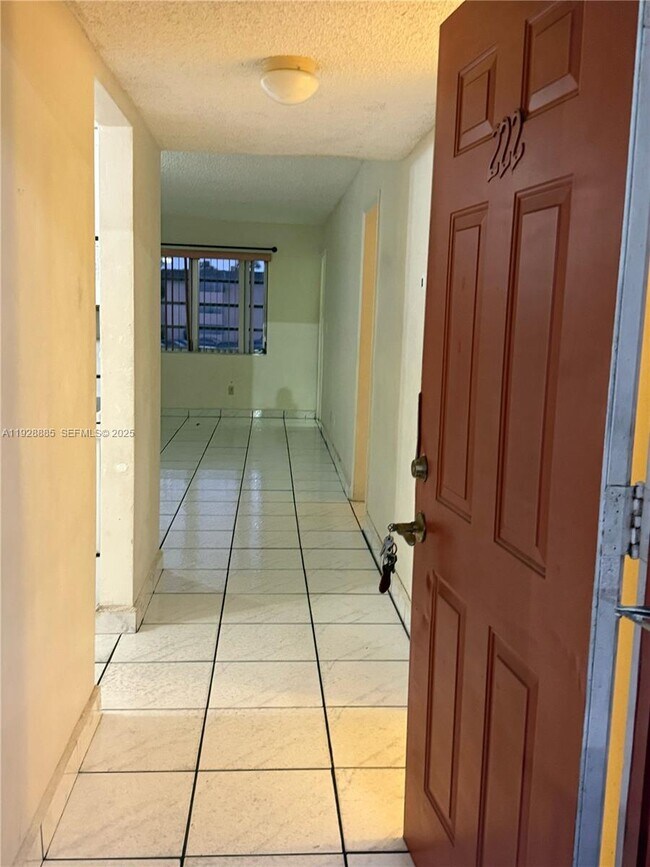 Building Photo - 1400 NE 191st St