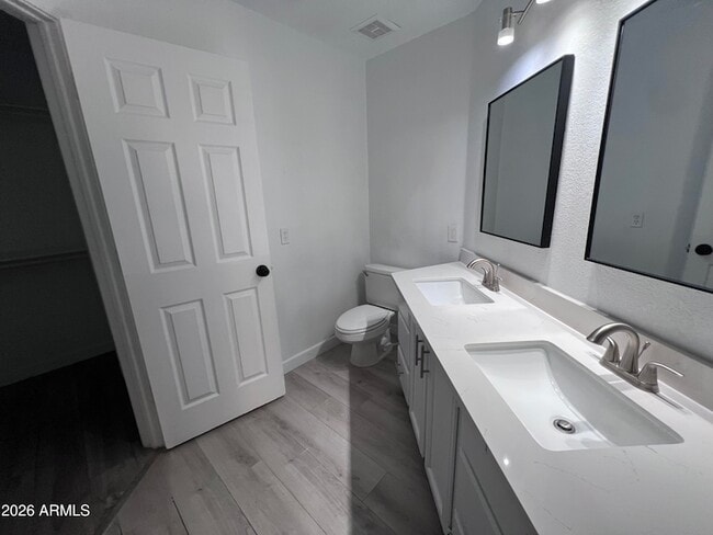 Building Photo - 4568 W Ivanhoe St