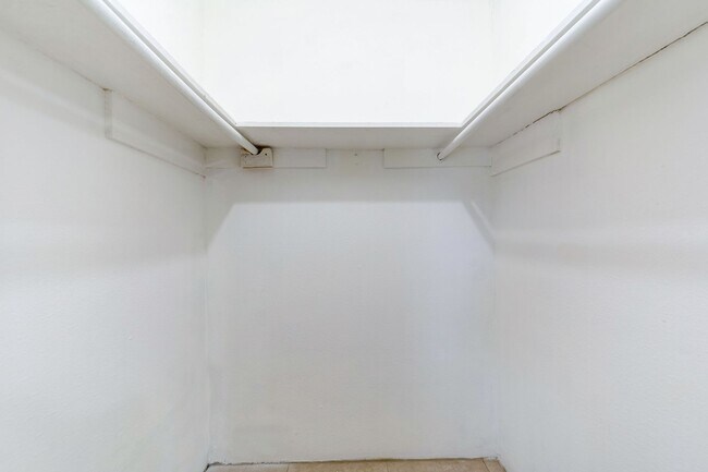 Building Photo - HALF OFF ON FIRST MONTHS RENT MOVE-IN SPECIAL