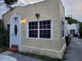 Building Photo - 611 El Prado