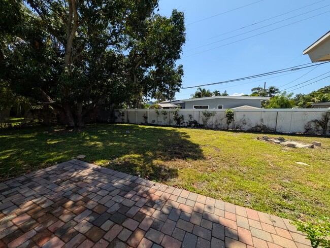 Building Photo - Spacious 3BR Rental with Outdoor Living Space