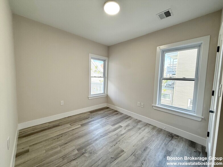 Building Photo - 11 Cawfield St