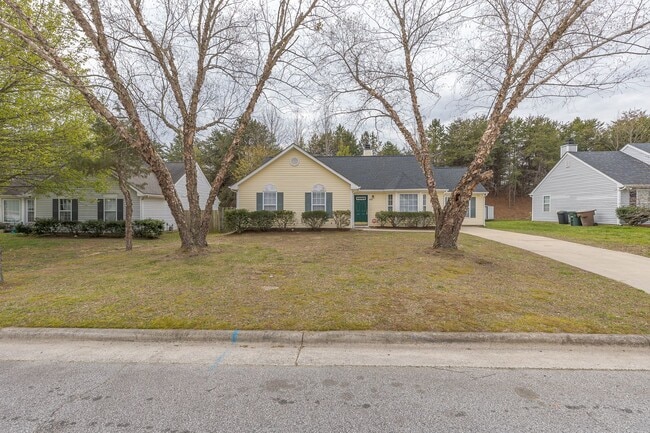 Building Photo - Beautiful 4 bed 2 bath home in Greensboro with fenced yard. Walk to coffee shop and restaurants.