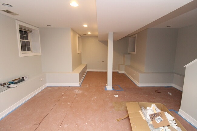 Building Photo - 1747 W Wallen Ave