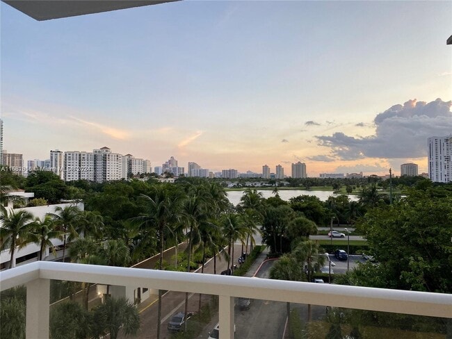 Building Photo - 3731 N Country Club Dr