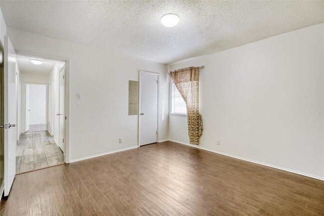 Building Photo - 6601 Skycrest Dr