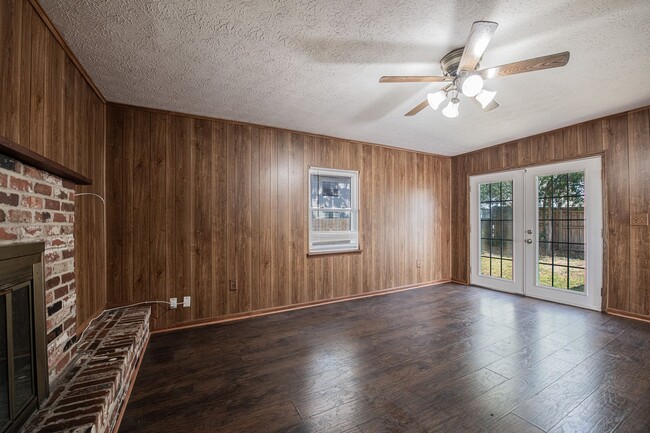 Building Photo - Great Florida Home with Garage in the Hear...