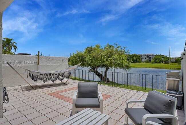 Building Photo - 9177 Fontainebleau Blvd