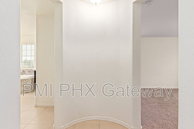 Building Photo - 735 E Constance Wy