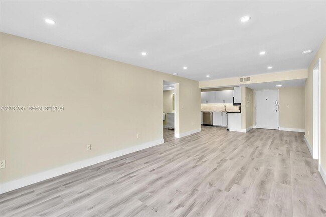 Building Photo - 9124 Collins Ave