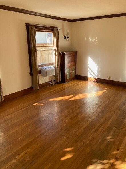 Building Photo - 1345 E Topeka St