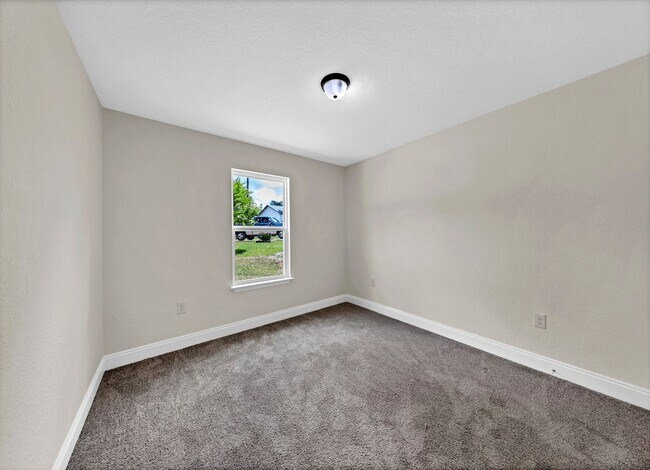 Building Photo - MOVE IN SPECIAL 1/2 off 1st months rent!!!!