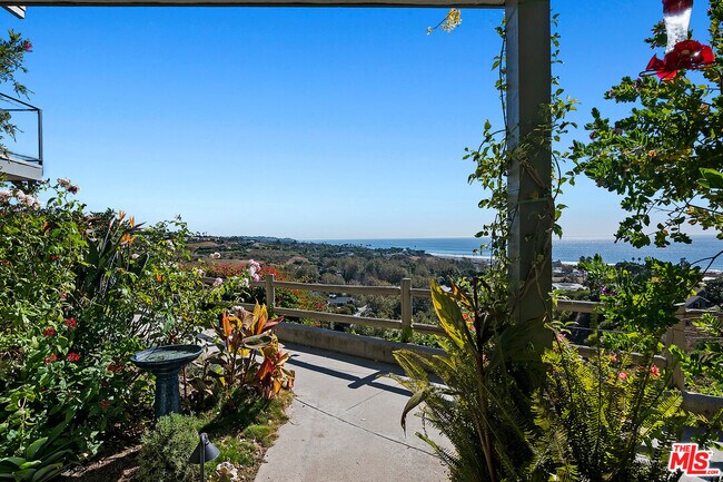 Building Photo - 6240 Tapia Dr