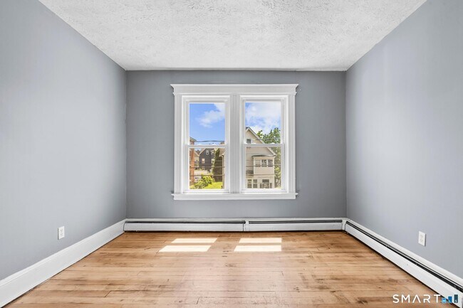 Building Photo - 66 Standish St
