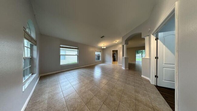 Building Photo - 4768 Ridgemoor Cir
