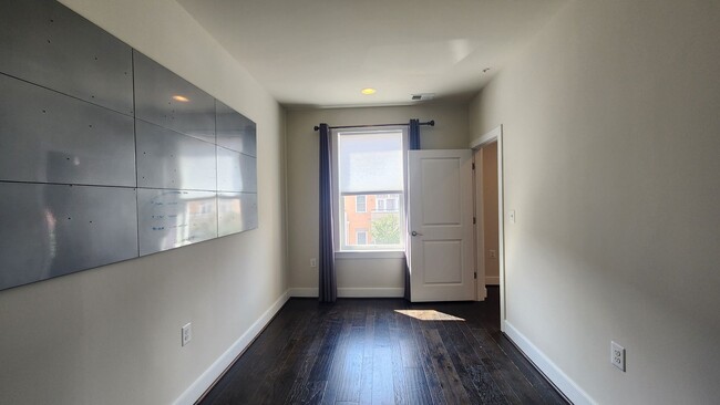 Building Photo - 3 BR Plus Den and Garage in Potomac Yard!
