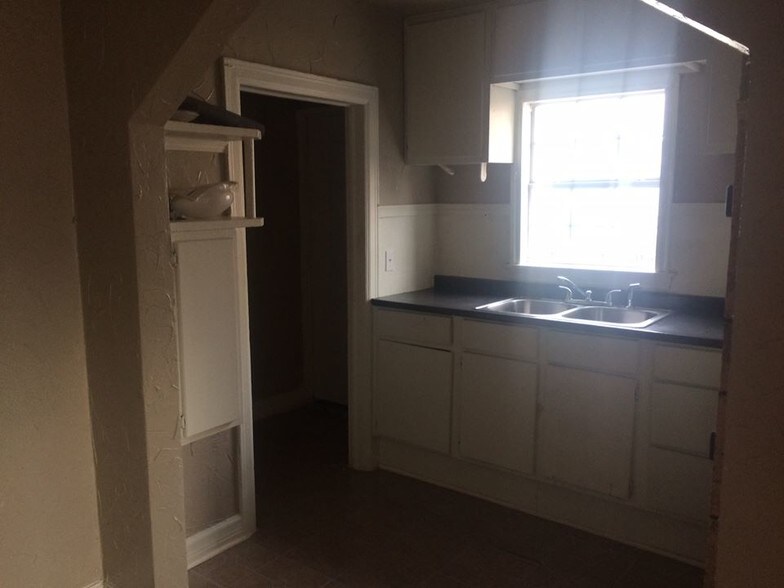 Kitchen - 1121 NW 28th St