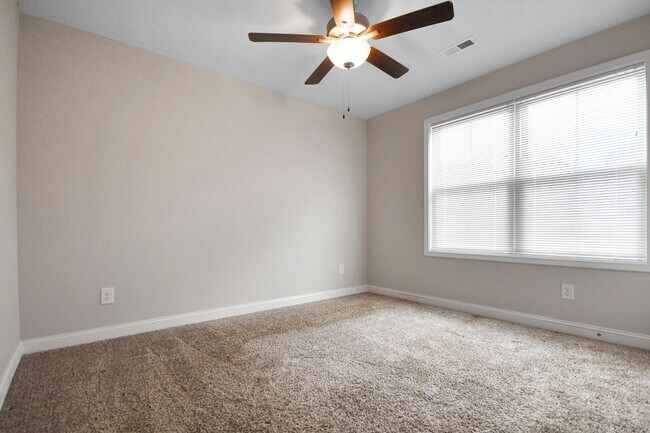Building Photo - Pet Friendly Four Bedroom!