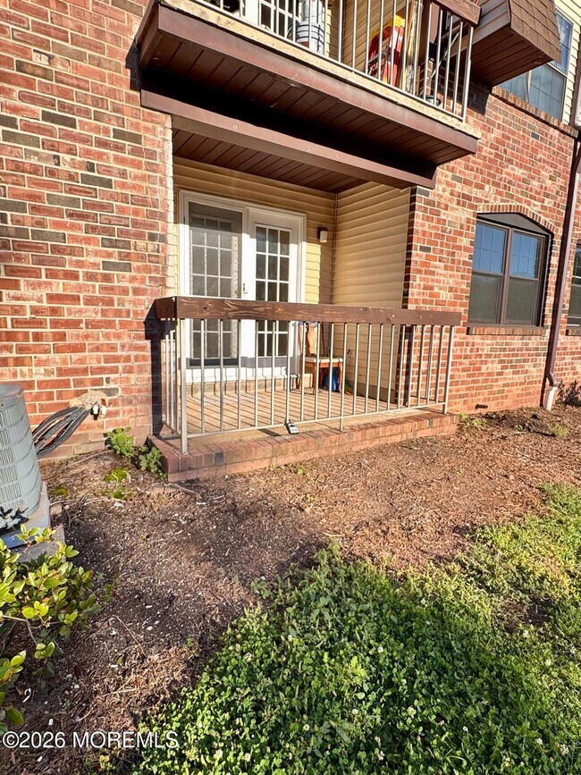 Building Photo - 1202 Green Hollow Dr