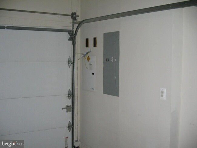 Building Photo - 2731 Linden Ln