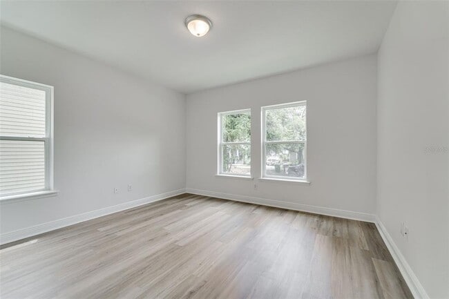 Building Photo - 1933 W Chestnut St