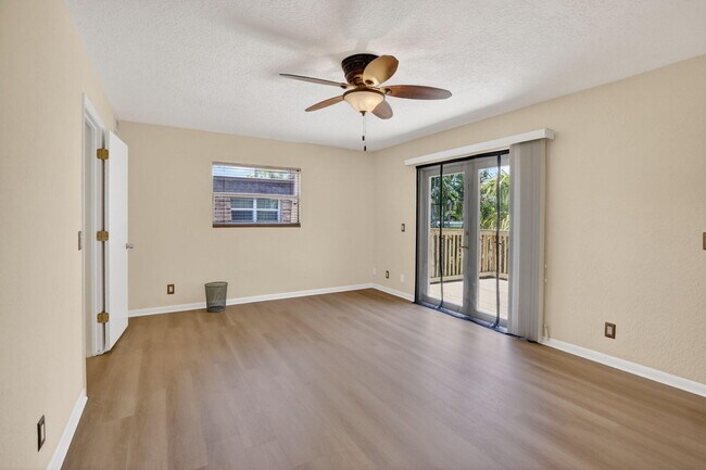 Building Photo - 2520 Van Buren St