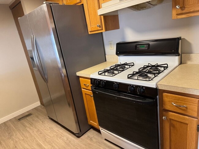 Building Photo - 3 Bedroom, 1.5 Bath Single Family Home - W...