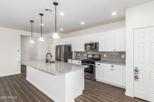 Building Photo - 8759 S 168th Dr