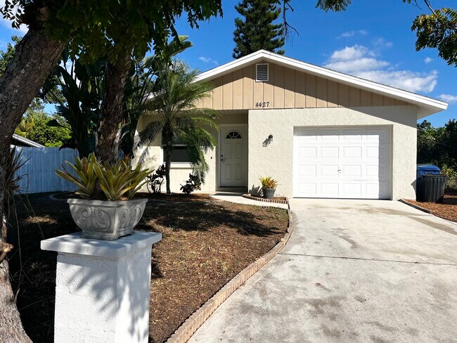 Primary Photo - 4427 S Beneva Rd