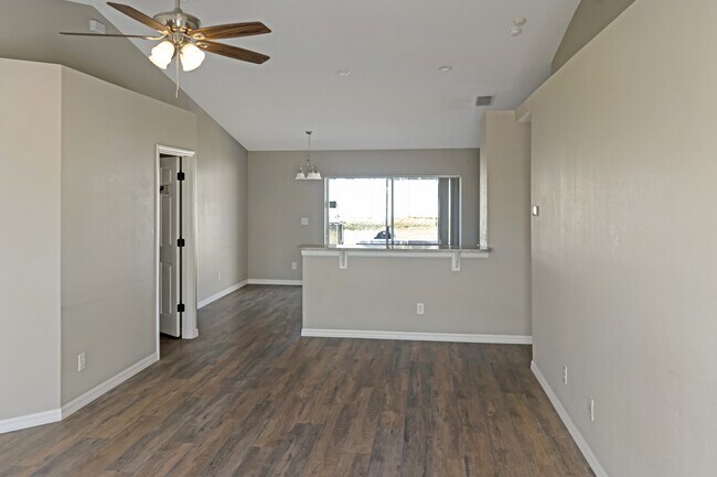 Building Photo - 1117 Peregrine St