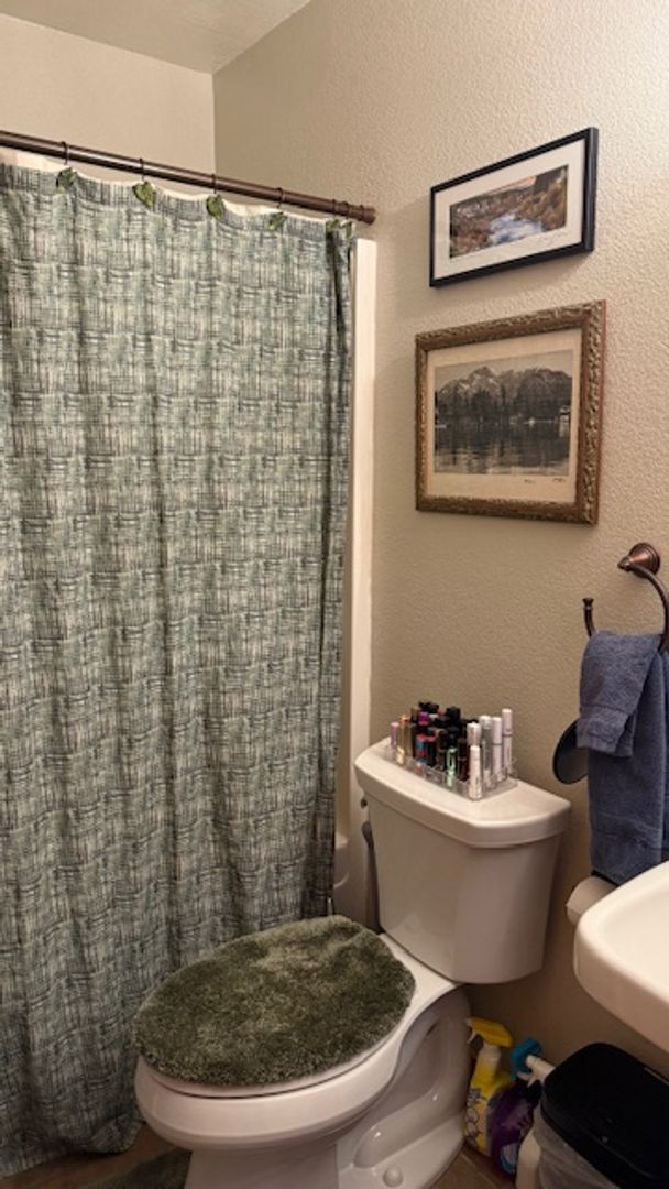 Building Photo - Charming Tahoe Donner Log Cabin with Hot Tub