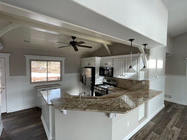 Building Photo - Charming Remodeled 5bd Country Home in Pal...