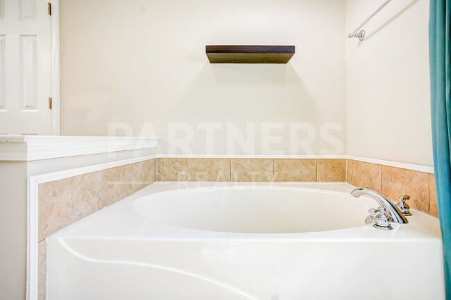 Building Photo - 1336 Cameron Ct