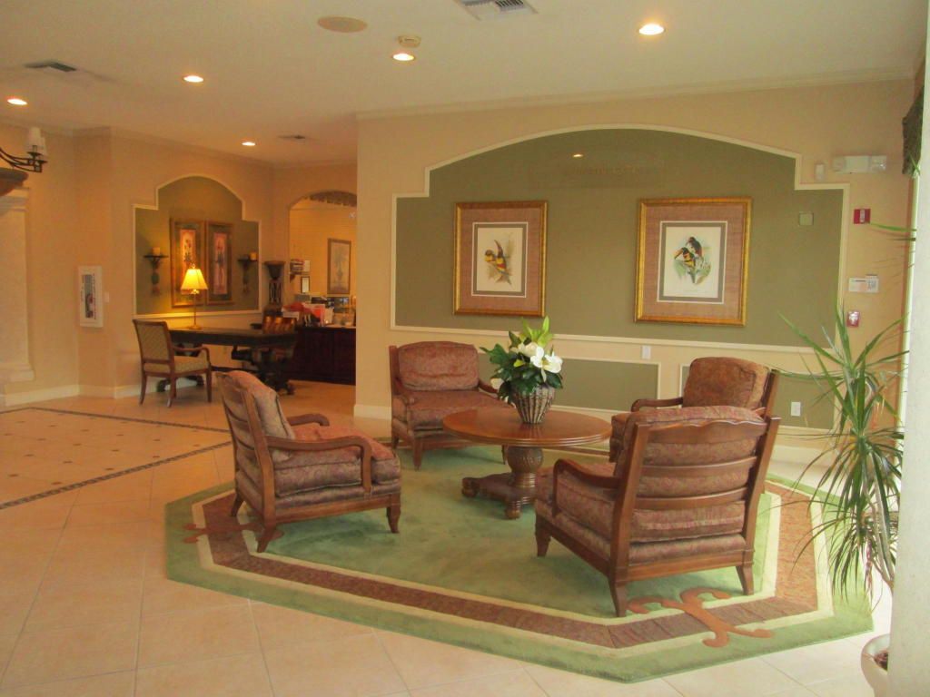 Common area lounge - 266 Village Blvd