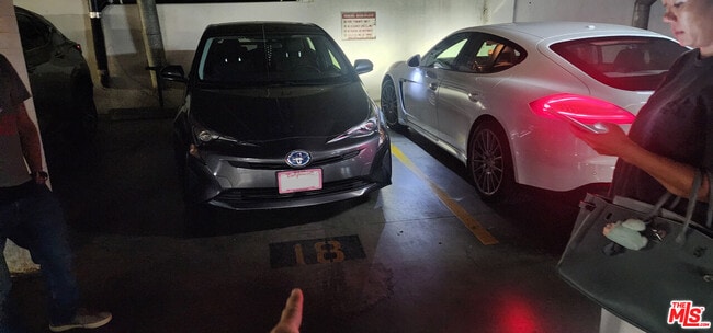 Building Photo - 320 S Ardmore Ave