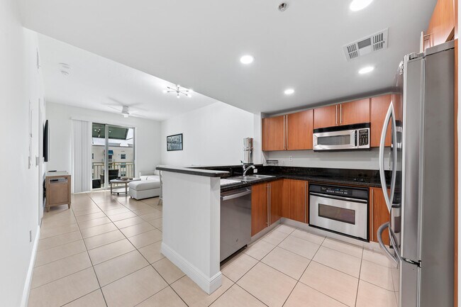 Building Photo - 610 Clematis St